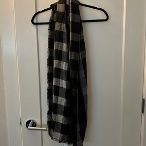 Black and grey checkered scarf